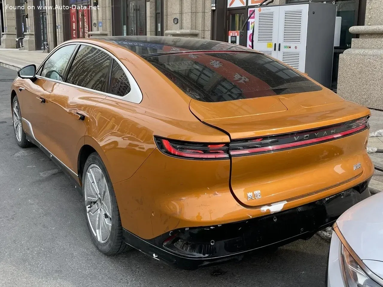 Voyah Passion 109 kWh (510 Hp) 4WD Electric2022 - thumbnail 2