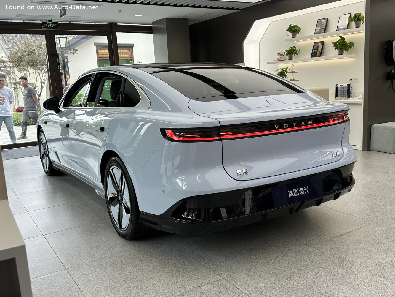 Voyah Passion 109 kWh (510 Hp) 4WD Electric2022 - thumbnail 5