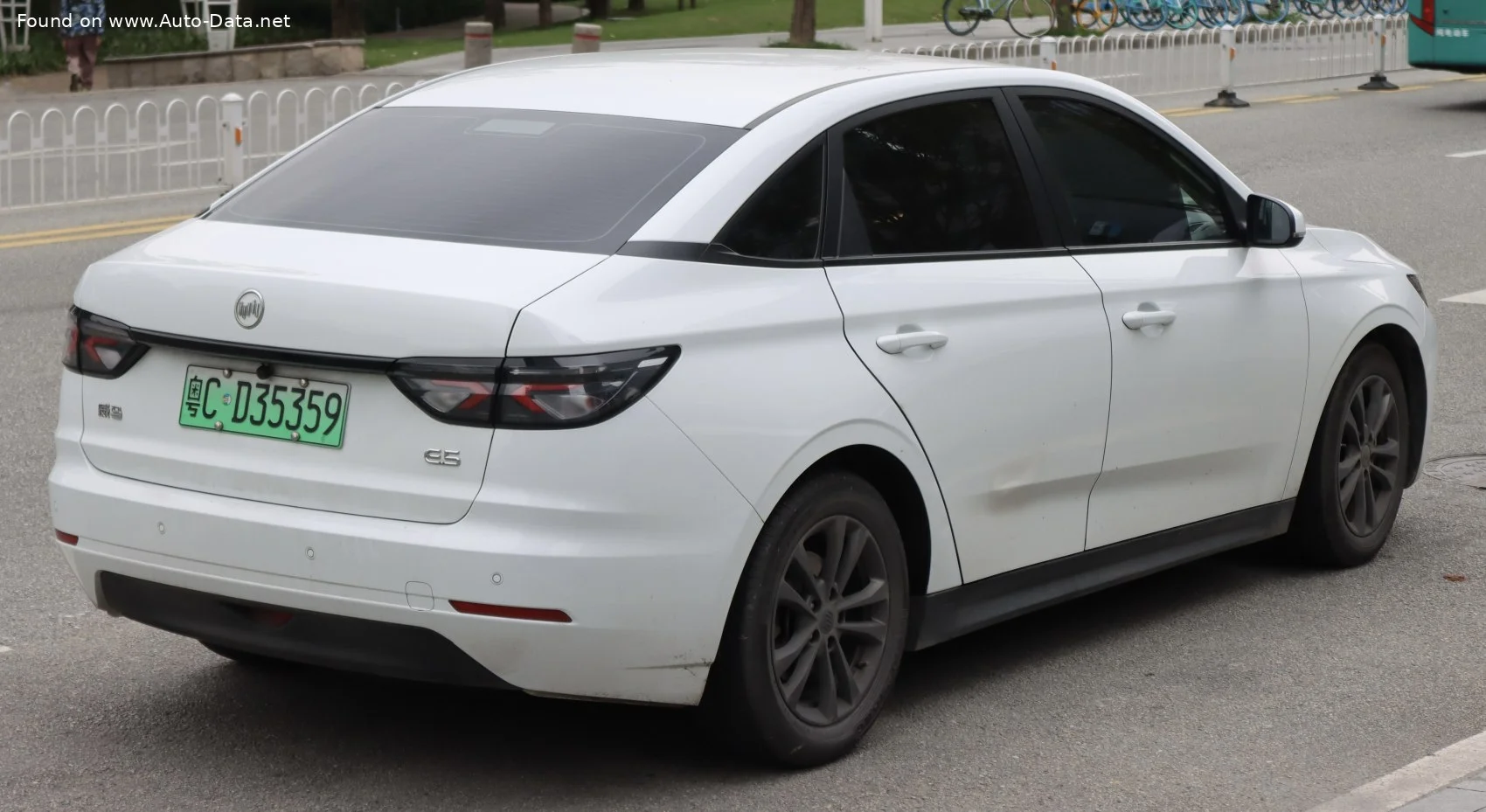 Weltmeister E5 58.6 kWh (163 Hp) Electric2021 - 2022 thumbnail 2