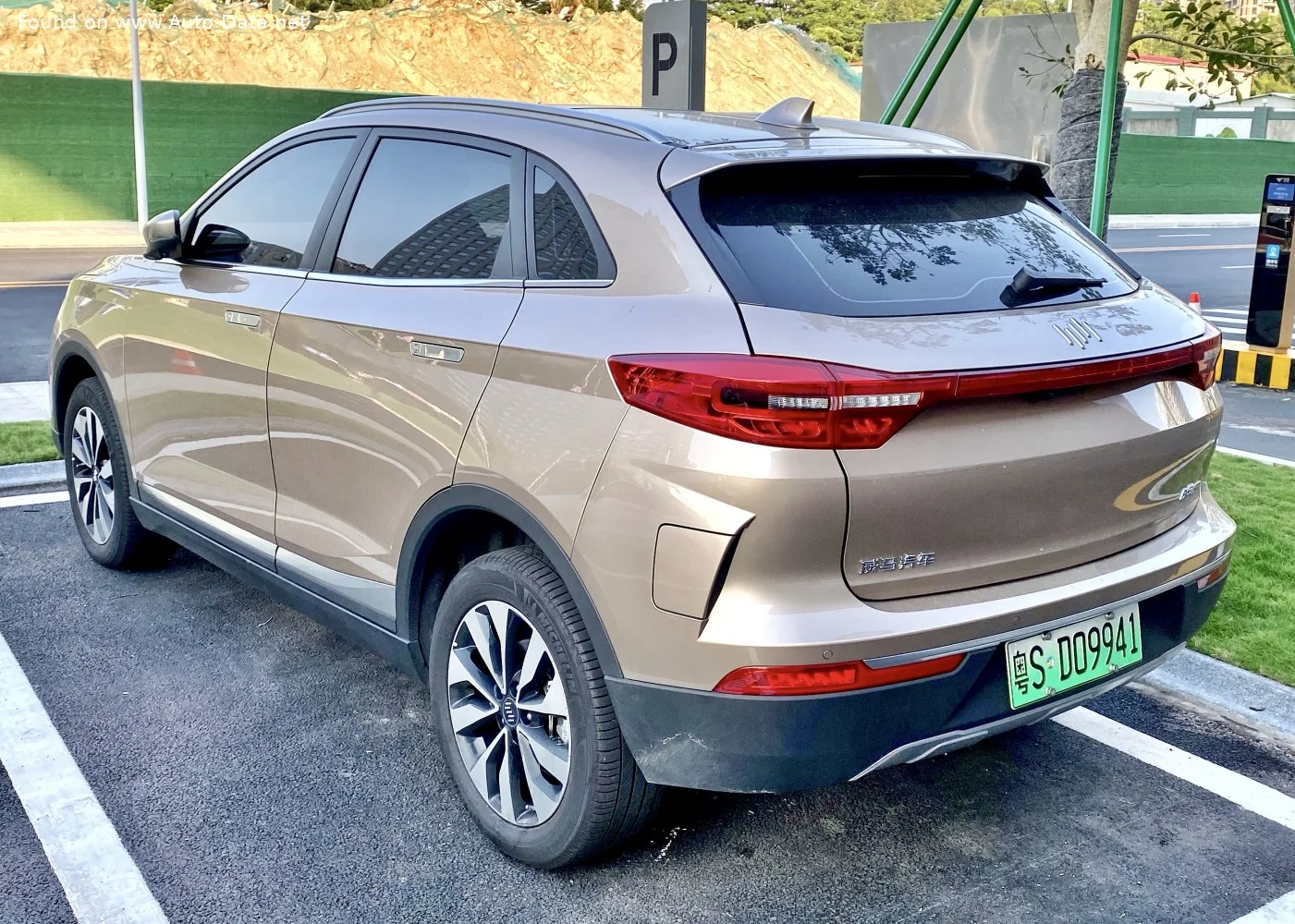 Weltmeister EX5 52.7 kWh (218 Hp) Electric2018 - 2022 thumbnail 2