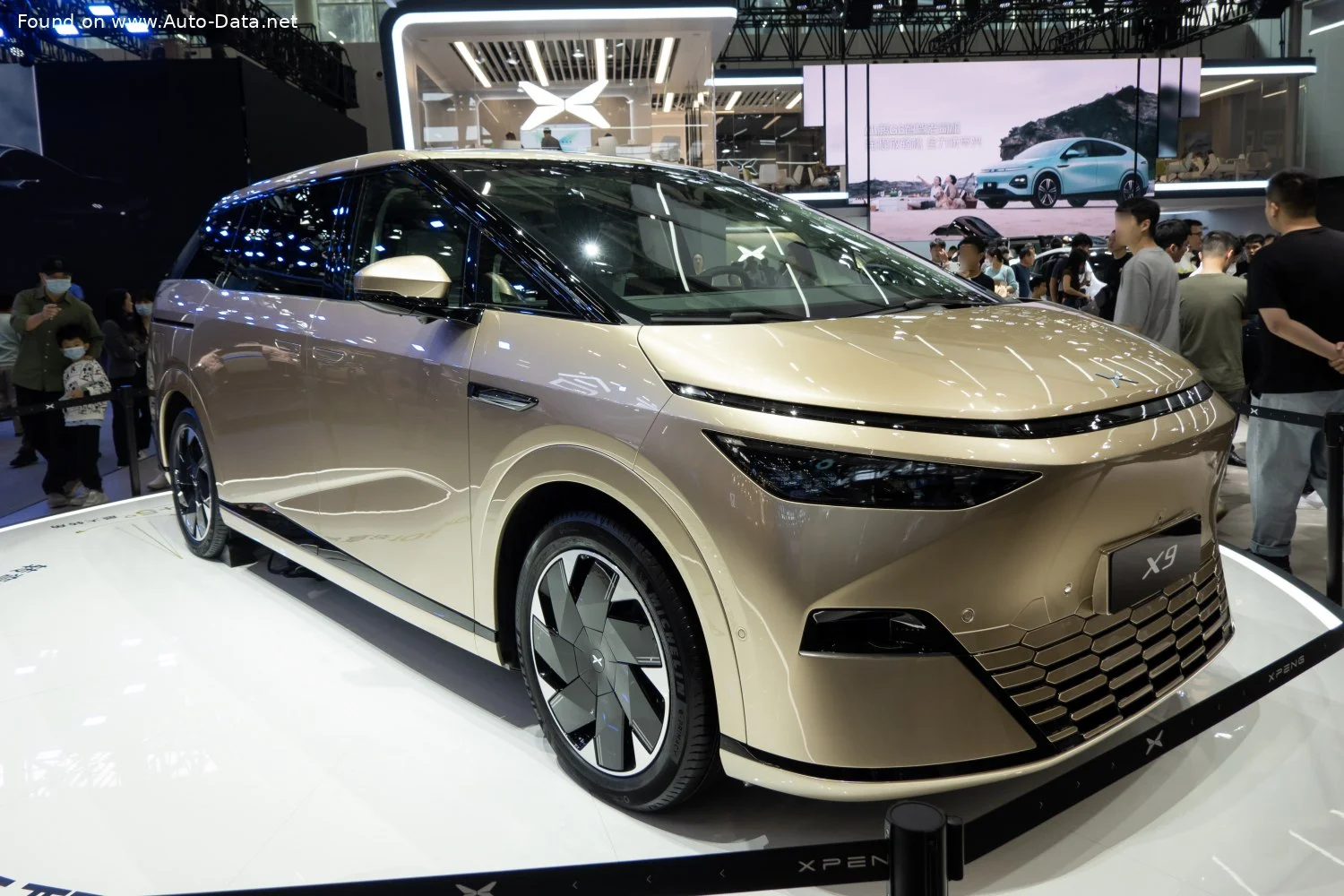 XPENG X9 modeli