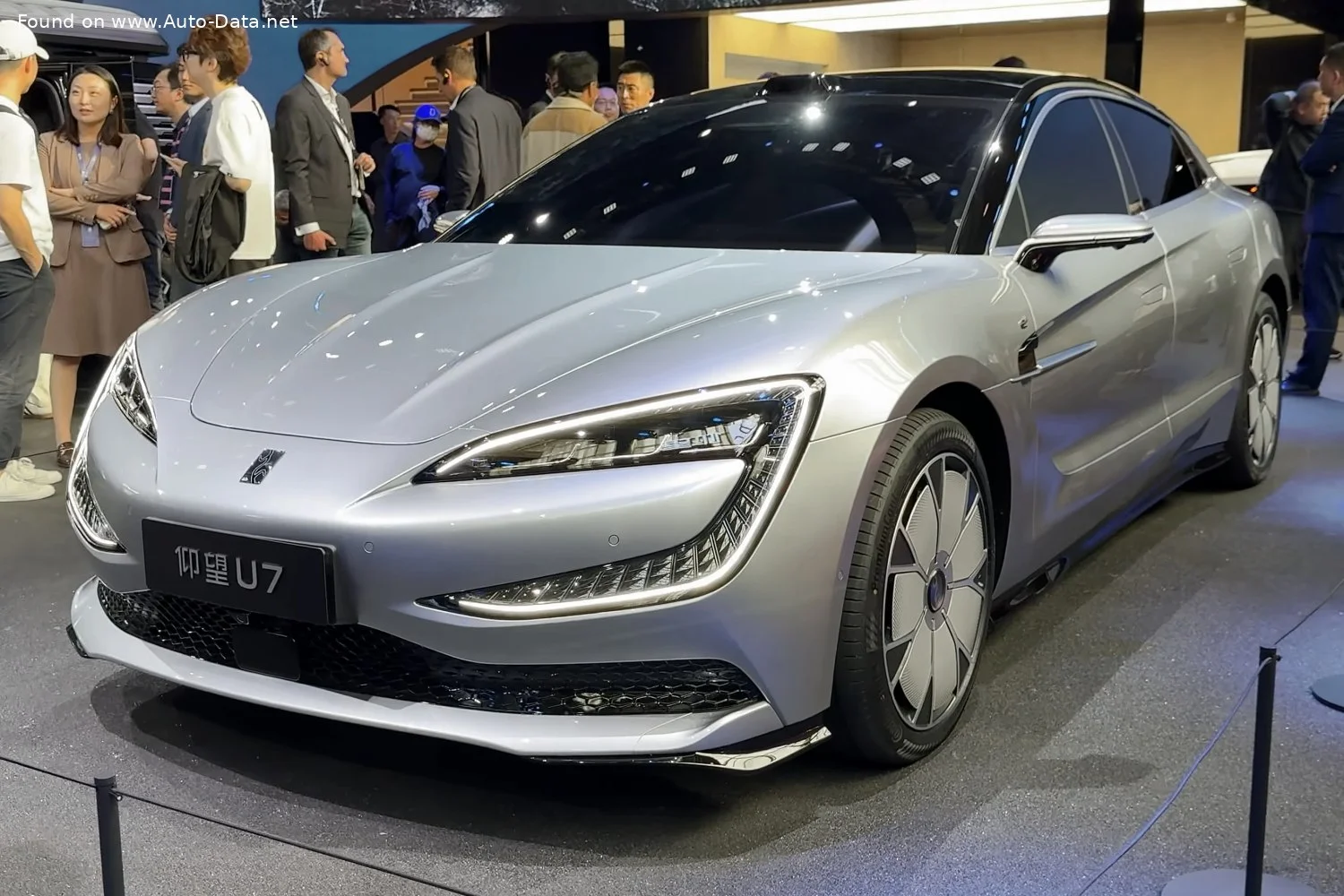 Yangwang U7 135.5 kWh (1306 Hp) Electric e42025 - - 1