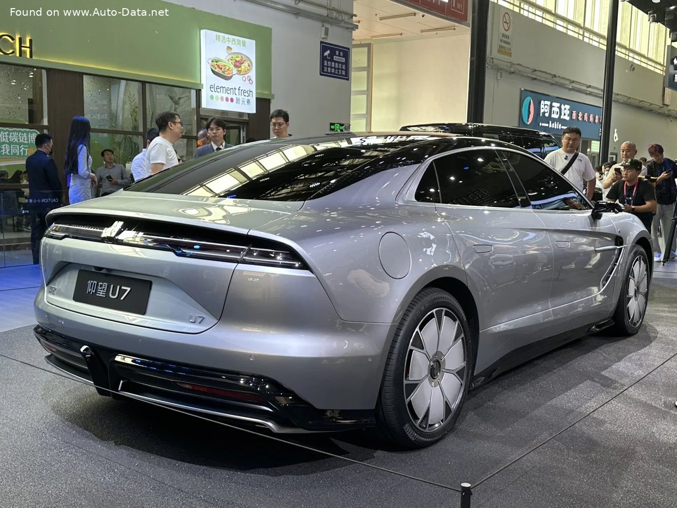 Yangwang U7 135.5 kWh (1306 Hp) Electric e42025 - thumbnail 2