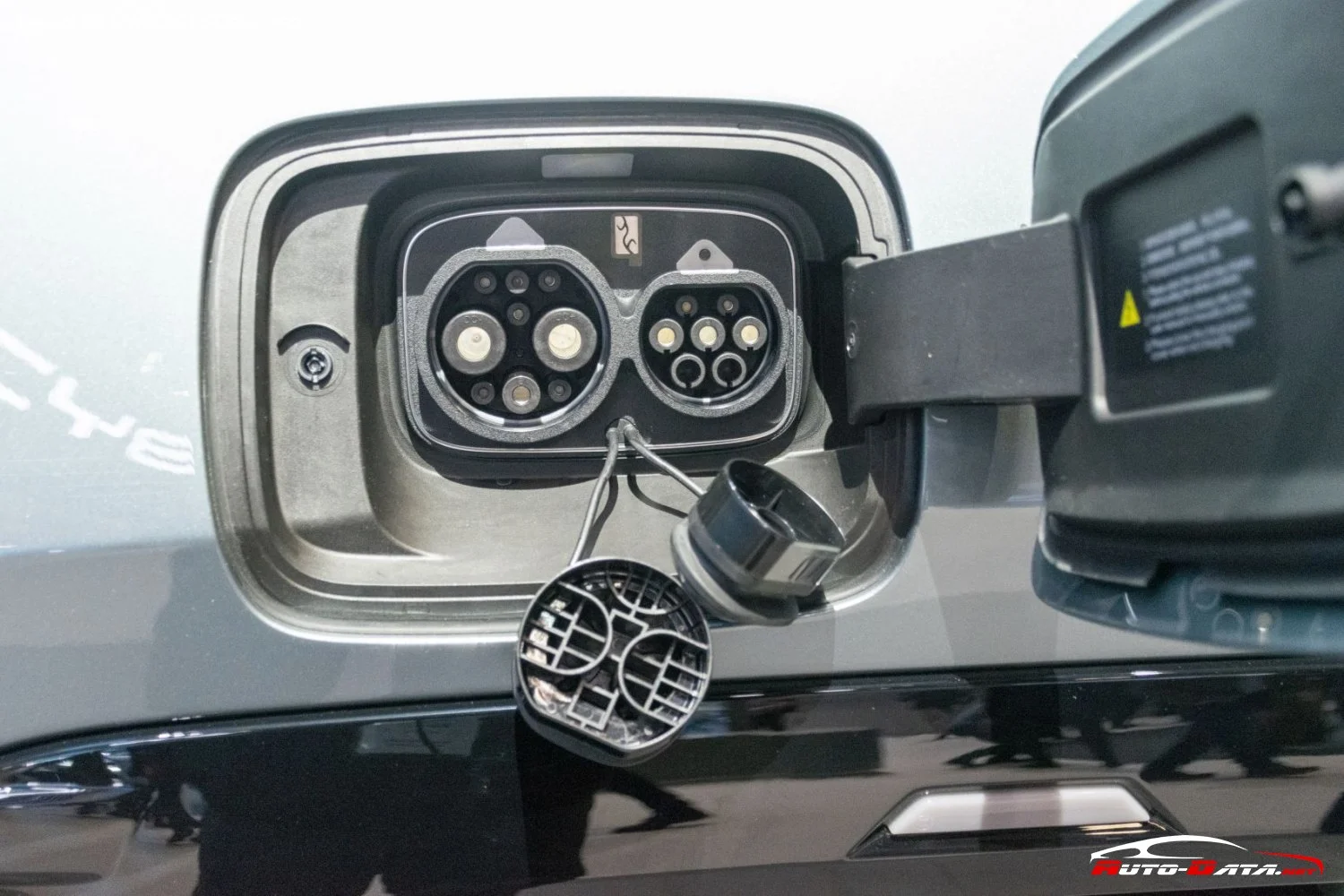 Yangwang U8 2.0T (1197 Hp) Extended Range Pure Electric 4WD2023 - thumbnail 12