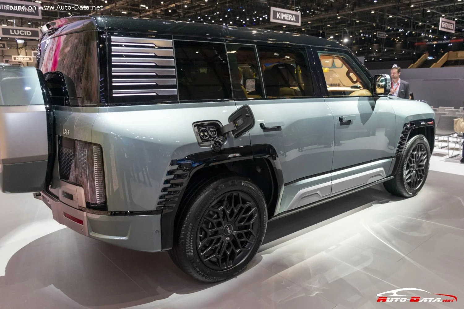 Yangwang U8 2.0T (1197 Hp) Extended Range Pure Electric 4WD2023 - thumbnail 13