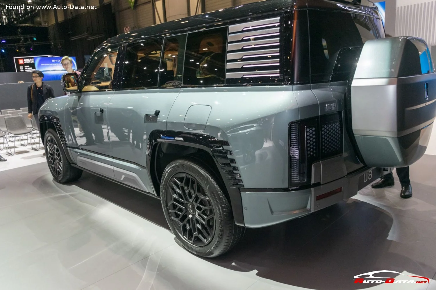 Yangwang U8 2.0T (1197 Hp) Extended Range Pure Electric 4WD2023 - thumbnail 14
