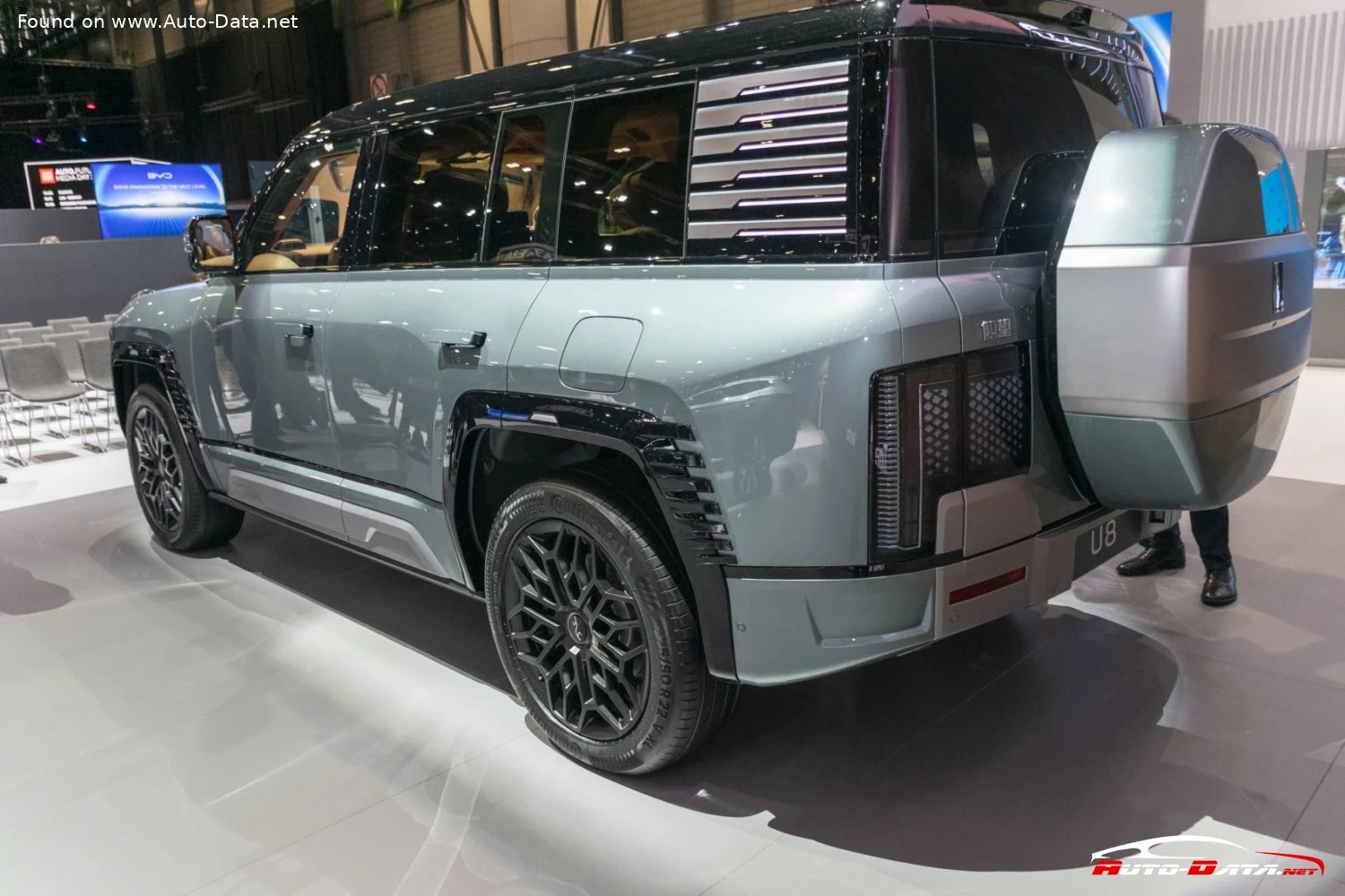 Yangwang U8 2.0T (1197 Hp) Extended Range Pure Electric 4WD2023 - thumbnail 15