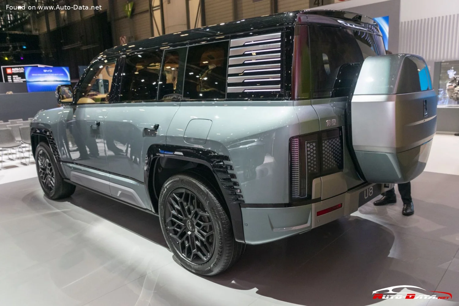 Yangwang U8 2.0T (1197 Hp) Extended Range Pure Electric 4WD2023 - thumbnail 16