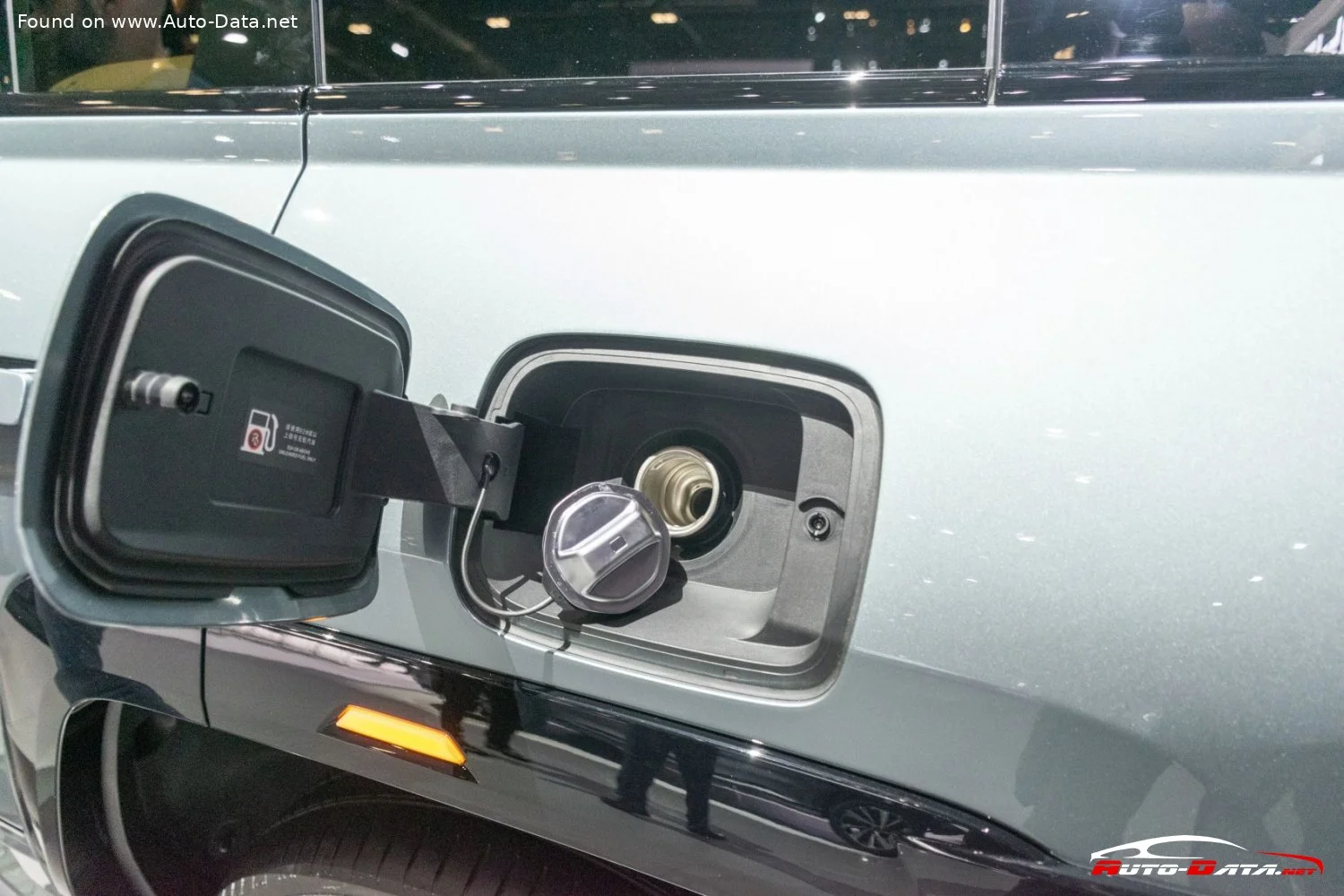 Yangwang U8 2.0T (1197 Hp) Extended Range Pure Electric 4WD2023 - thumbnail 17