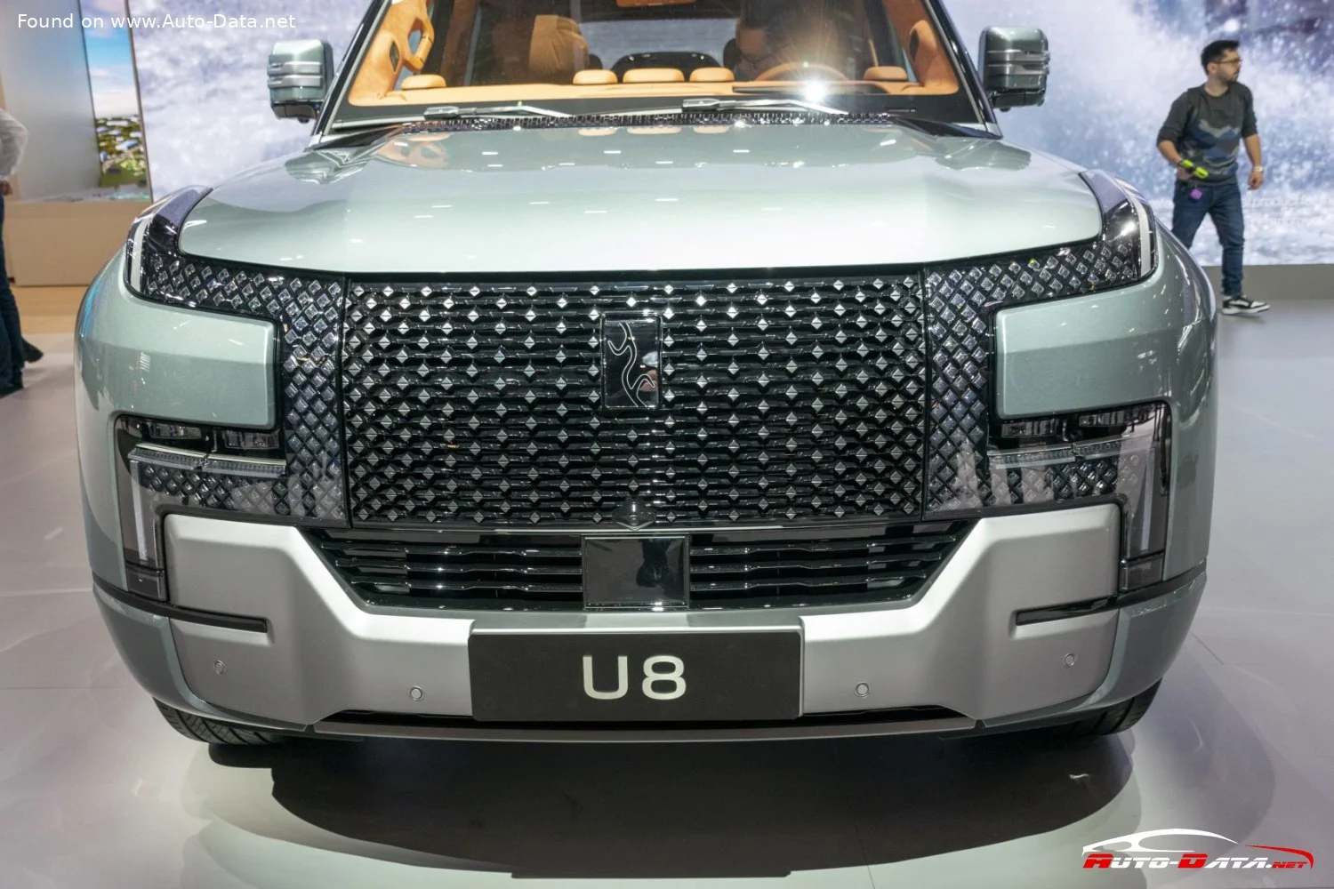 Yangwang U8 2.0T (1197 Hp) Extended Range Pure Electric 4WD2023 - thumbnail 3