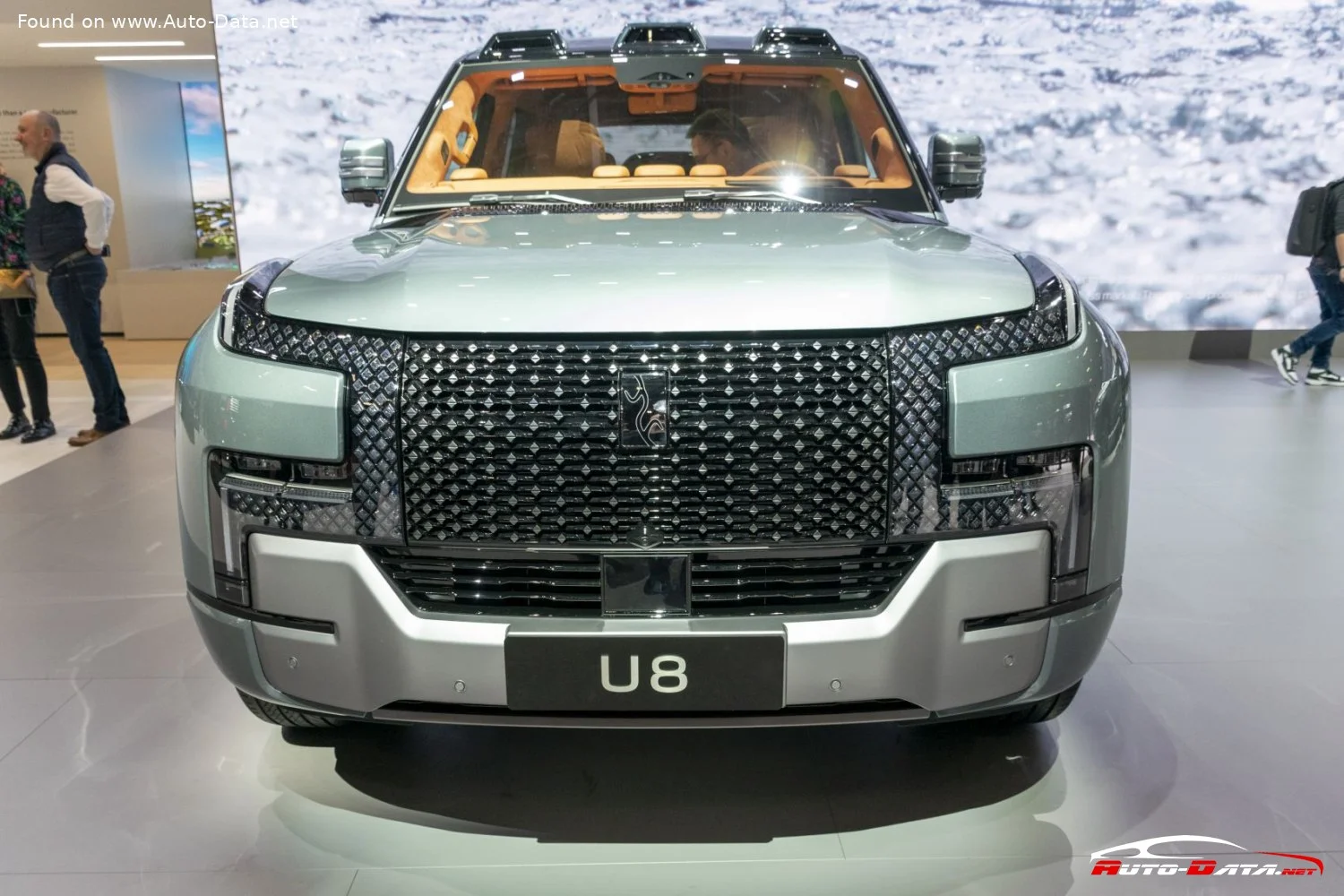 Yangwang U8 2.0T (1197 Hp) Extended Range Pure Electric 4WD2023 - thumbnail 4