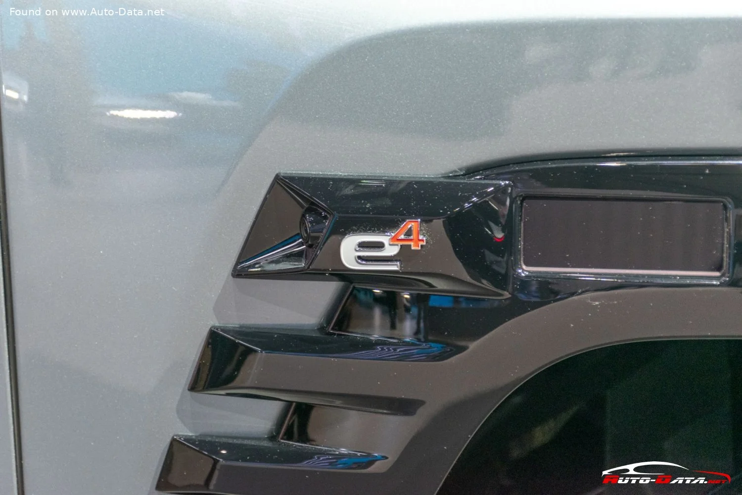 Yangwang U8 2.0T (1197 Hp) Extended Range Pure Electric 4WD2023 - thumbnail 8