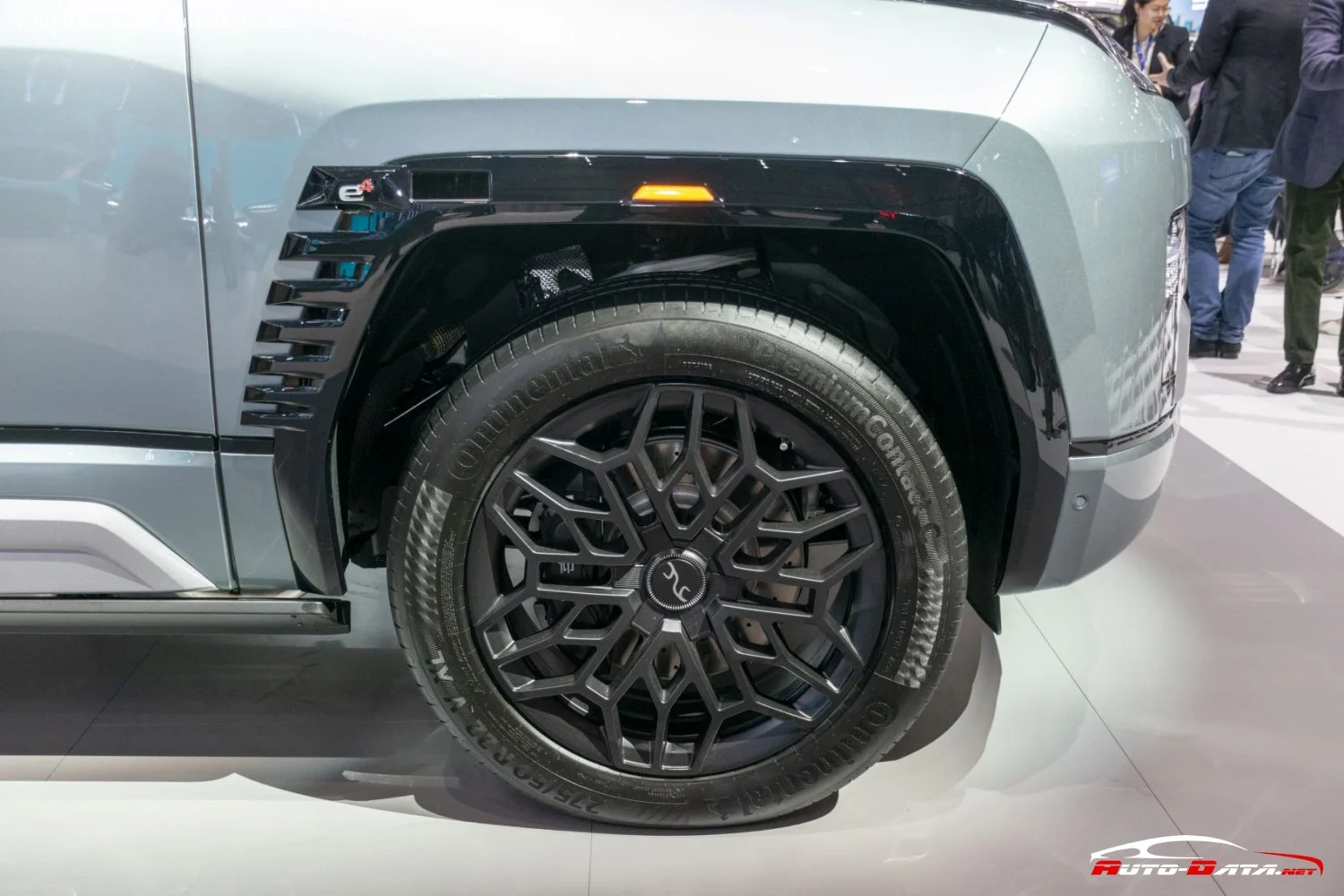 Yangwang U8 2.0T (1197 Hp) Extended Range Pure Electric 4WD2023 - thumbnail 9