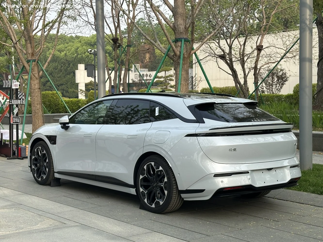 Zeekr 007 100 kWh (422 Hp) Long Range Electric2025 - thumbnail 2